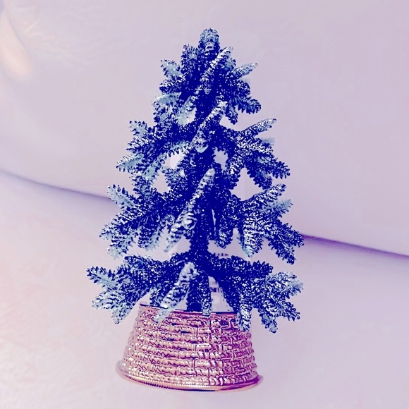 Natural Tree Wallflowers Scent Control Plug In! - Picture 1 of 2